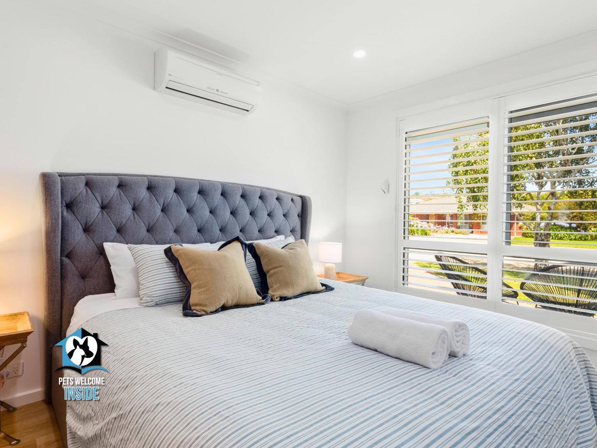 Hampton's Style Retreat - Close To The Beach! *