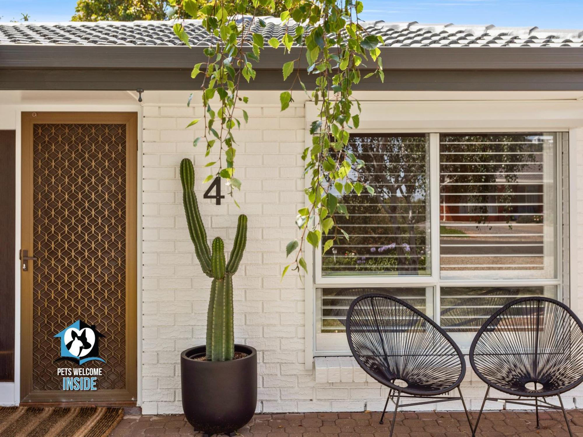 Hampton's Style Retreat - Close To The Beach! *